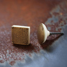 Load image into Gallery viewer, Ekuri knobs - James & May